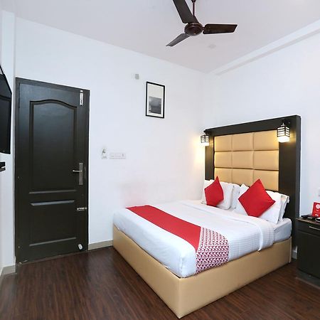 Hotel Qube Kochi Exterior photo